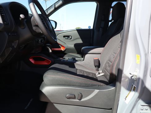 Used 2024 Nissan Frontier Pro-X w/ Pro Convenience Package image 10