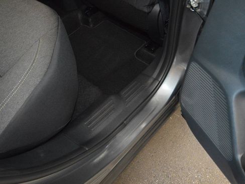 Used 2025 Nissan Kicks SV AWD/4WD image 14