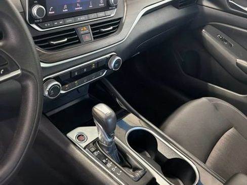 Used 2024 Nissan Altima 2.5 SV FWD image 10