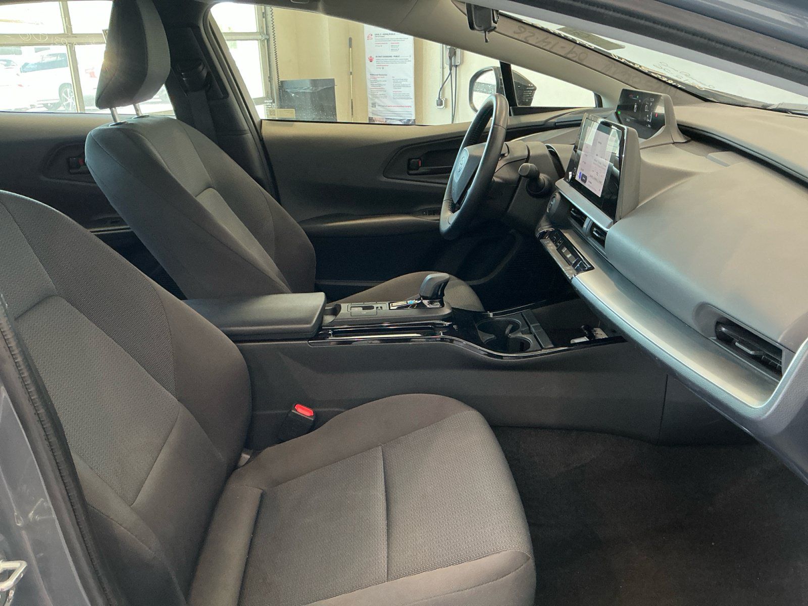 Certified 2025 Toyota Prius LE FWD image 19