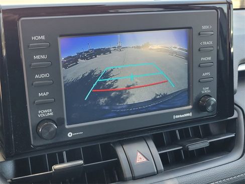 Used 2022 Toyota RAV4 XLE image 21