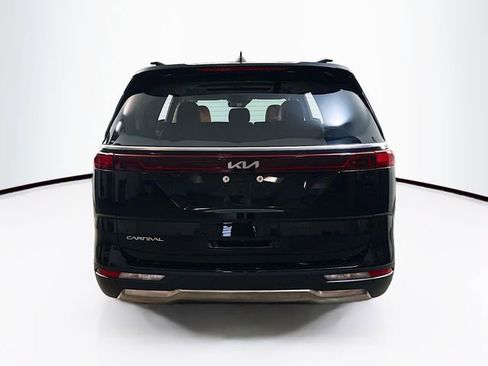 Used 2023 Kia Carnival SX Prestige image 9