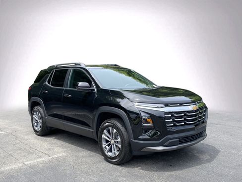 Used 2026 Chevrolet Equinox LT w/ Convenience Package II FWD image 2
