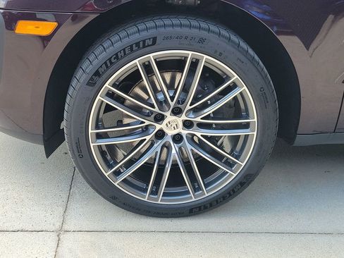 New 2026 Porsche Macan AWD/4WD image 10
