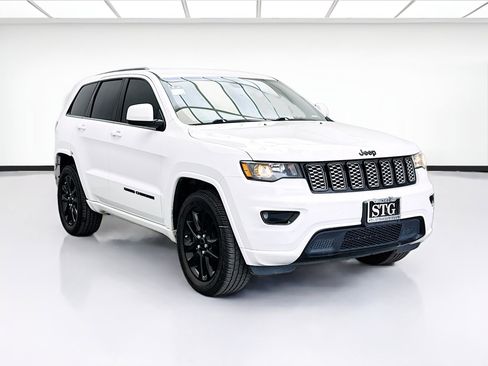 Used 2020 Jeep Grand Cherokee Altitude RWD image 3