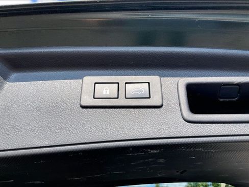 Used 2023 Subaru Forester Premium AWD/4WD image 36