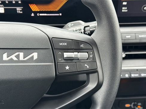 New 2025 Kia K4 LX image 28