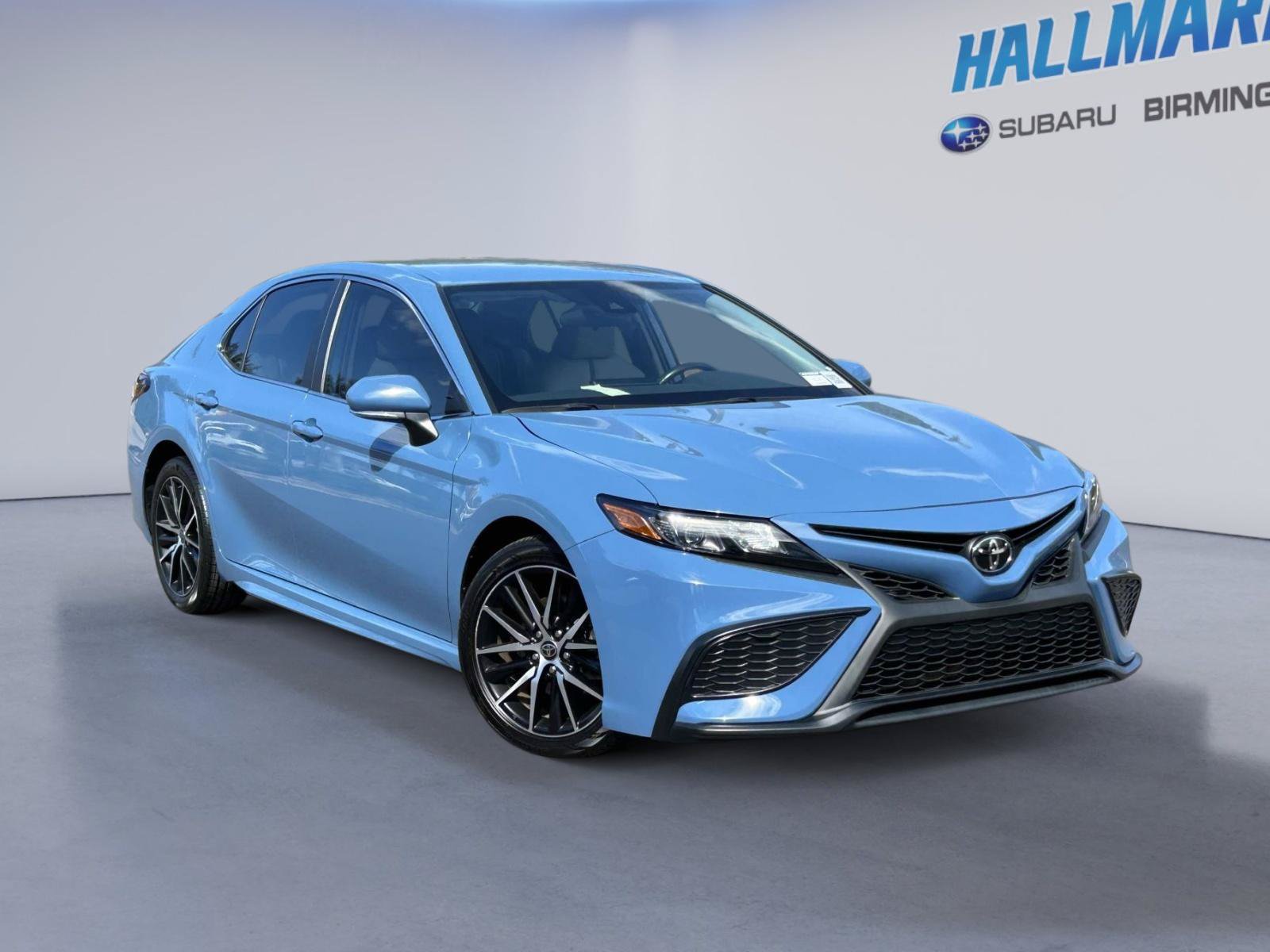 Used 2023 Toyota Camry SE FWD image 1