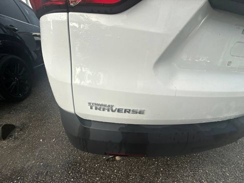 Used 2023 Chevrolet Traverse LT FWD image 11