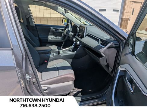 Used 2025 Toyota RAV4 XLE AWD/4WD image 33