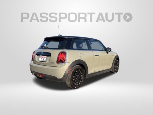 Used 2019 MINI Cooper 2-Door Hardtop w/ Premium Package image 10