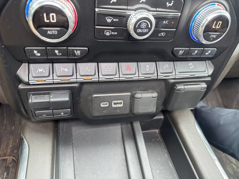 Used 2019 GMC Sierra 1500 SLT w/ SLT Premium Plus Package AWD/4WD image 33