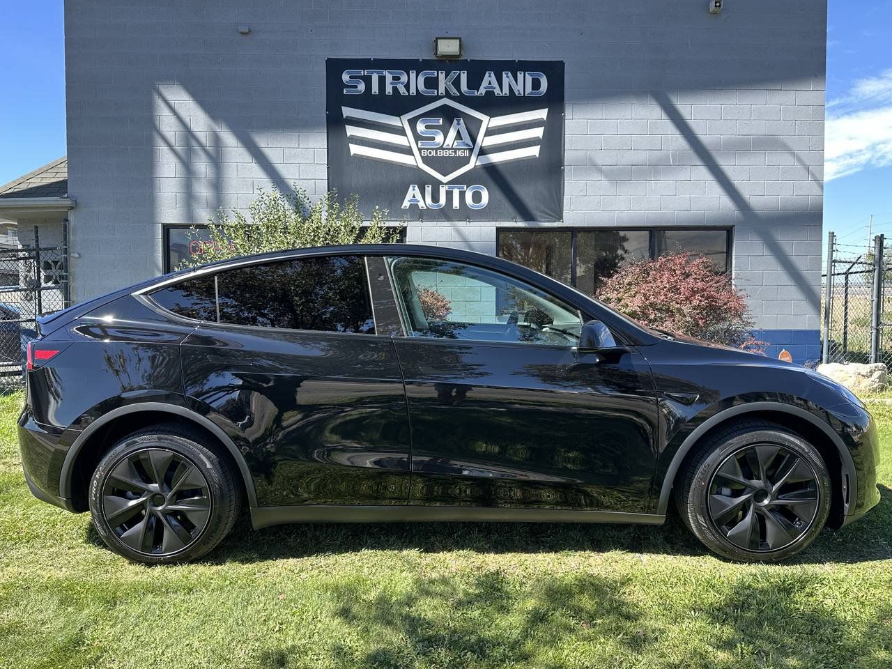 Used 2025 Tesla Model Y Long Range AWD/4WD image 5