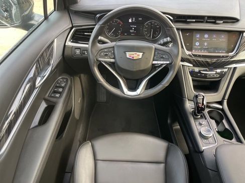 Used 2025 Cadillac XT6 Premium Luxury image 33