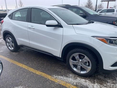 Used 2021 Honda HR-V LX image 2