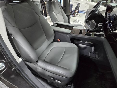 Used 2024 Toyota Sienna XLE w/ XLE Plus Package AWD/4WD image 19