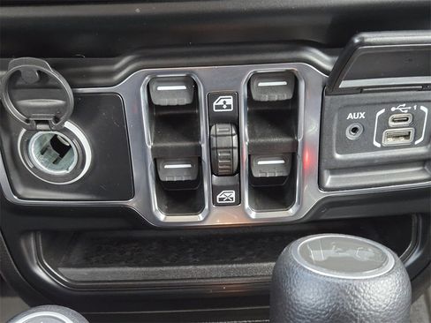 Used 2022 Jeep Wrangler Unlimited Sport image 23