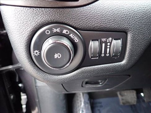 Used 2020 Jeep Cherokee Trailhawk w/ Cold Weather Group AWD/4WD image 15
