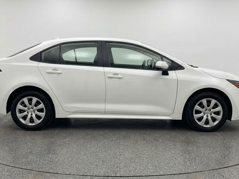 Used 2025 Toyota Corolla LE FWD image 11