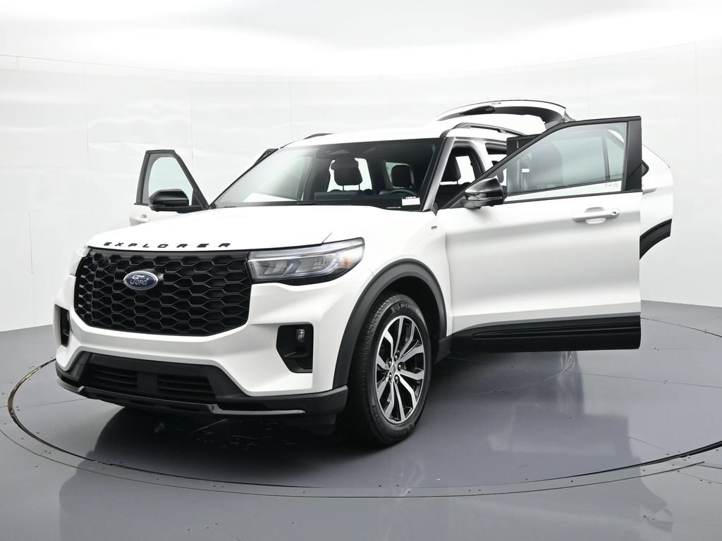 Certified 2025 Ford Explorer ST-Line AWD/4WD image 28