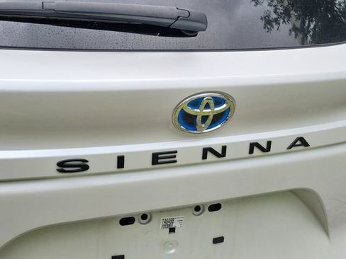 Used 2025 Toyota Sienna XLE w/ XLE Plus Package FWD image 5