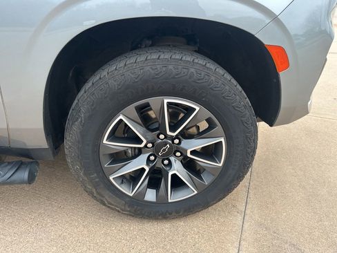 Used 2024 Chevrolet Suburban Z71 w/ Luxury Package image 9