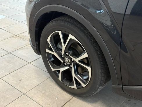 Used 2022 Toyota C-HR XLE FWD image 9