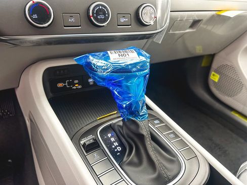 New 2026 Hyundai Kona SE image 18