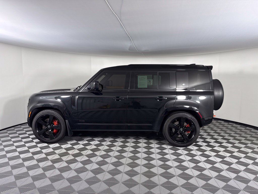 Used 2023 Land Rover Defender 110 X AWD/4WD image 2