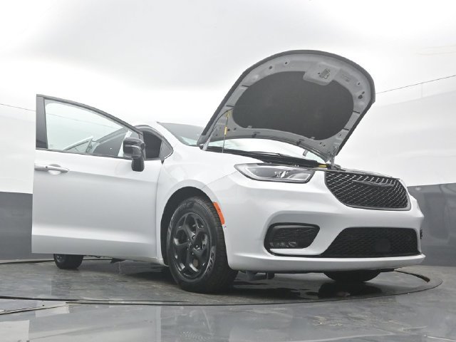 Used 2024 Chrysler Pacifica Limited FWD image 58
