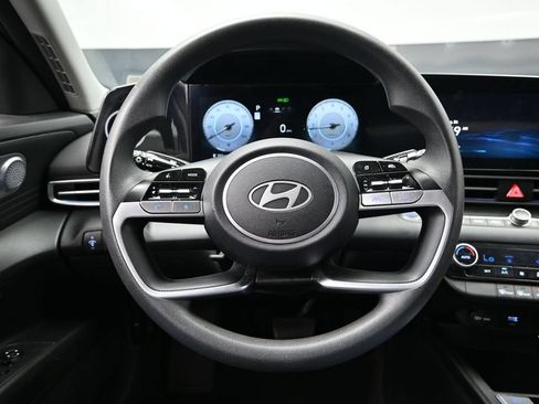Used 2024 Hyundai Elantra SEL FWD image 18
