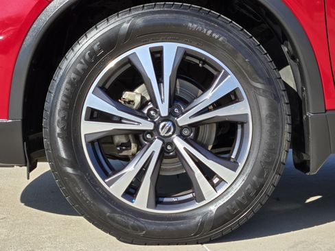 Used 2017 Nissan Rogue SL image 10