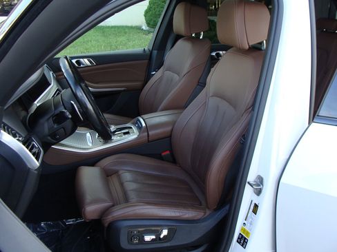 Used 2021 BMW X5 M50i w/ Executive Package image 5