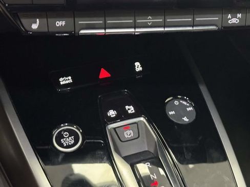 Used 2024 Audi Q4 e-tron Prestige AWD/4WD image 41