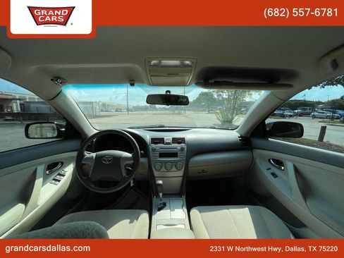 Used 2011 Toyota Camry LE image 12