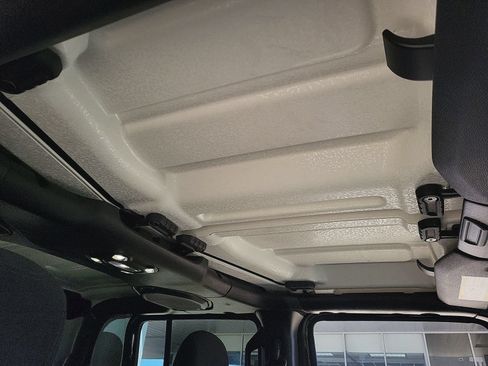 Used 2022 Jeep Gladiator Sport AWD/4WD image 18