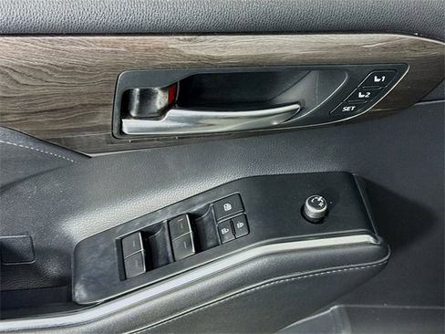 Used 2021 Toyota Highlander Platinum image 18