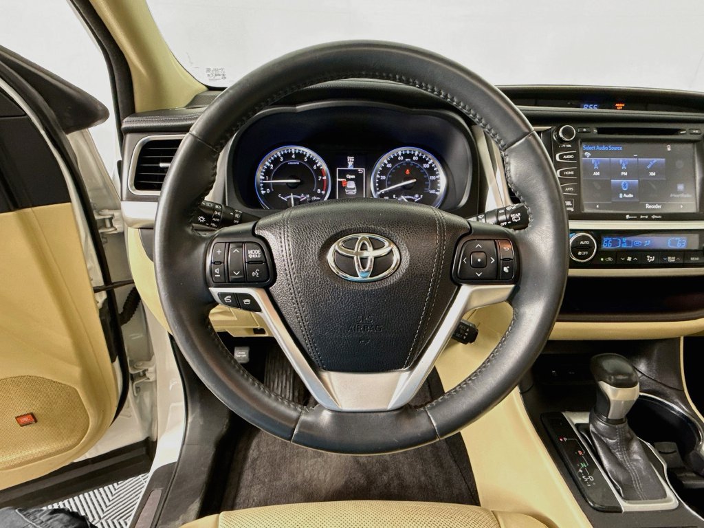 Used 2016 Toyota Highlander Limited FWD image 11