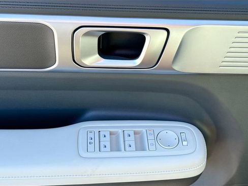 Used 2025 Hyundai Santa Fe SEL FWD image 17