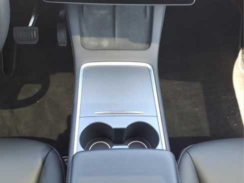 Used 2022 Tesla Model Y Long Range AWD/4WD image 21