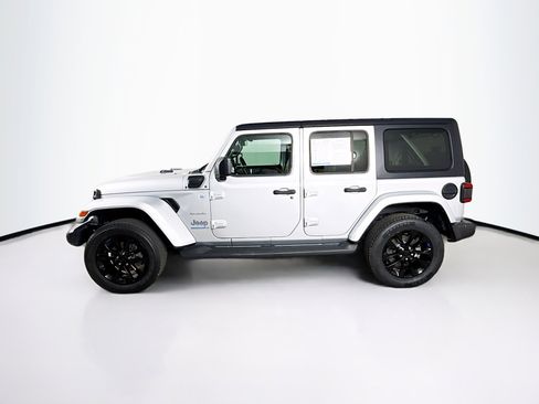 Used 2023 Jeep Wrangler Unlimited Sahara w/ Cold Weather Group image 7