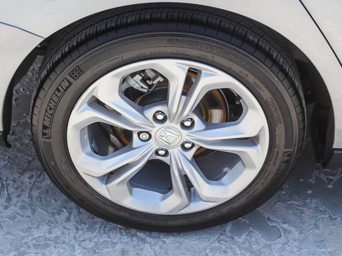 Certified 2025 Honda Accord LX image 9