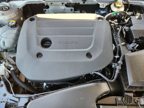 Used 2025 Volvo XC40 B5 Plus AWD/4WD image 20