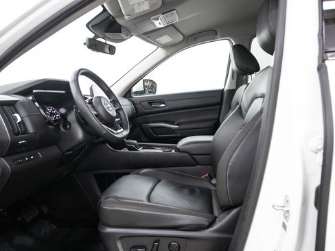 Used 2024 Nissan Pathfinder SL AWD/4WD image 23