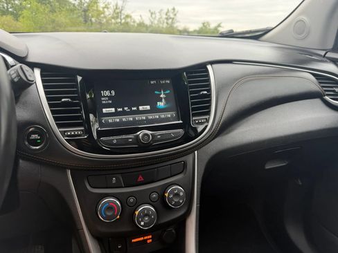 Used 2017 Chevrolet Trax LT w/ LT Convenience Package AWD/4WD image 15