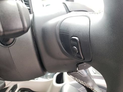 Used 2024 Chrysler Pacifica Touring-L FWD image 17