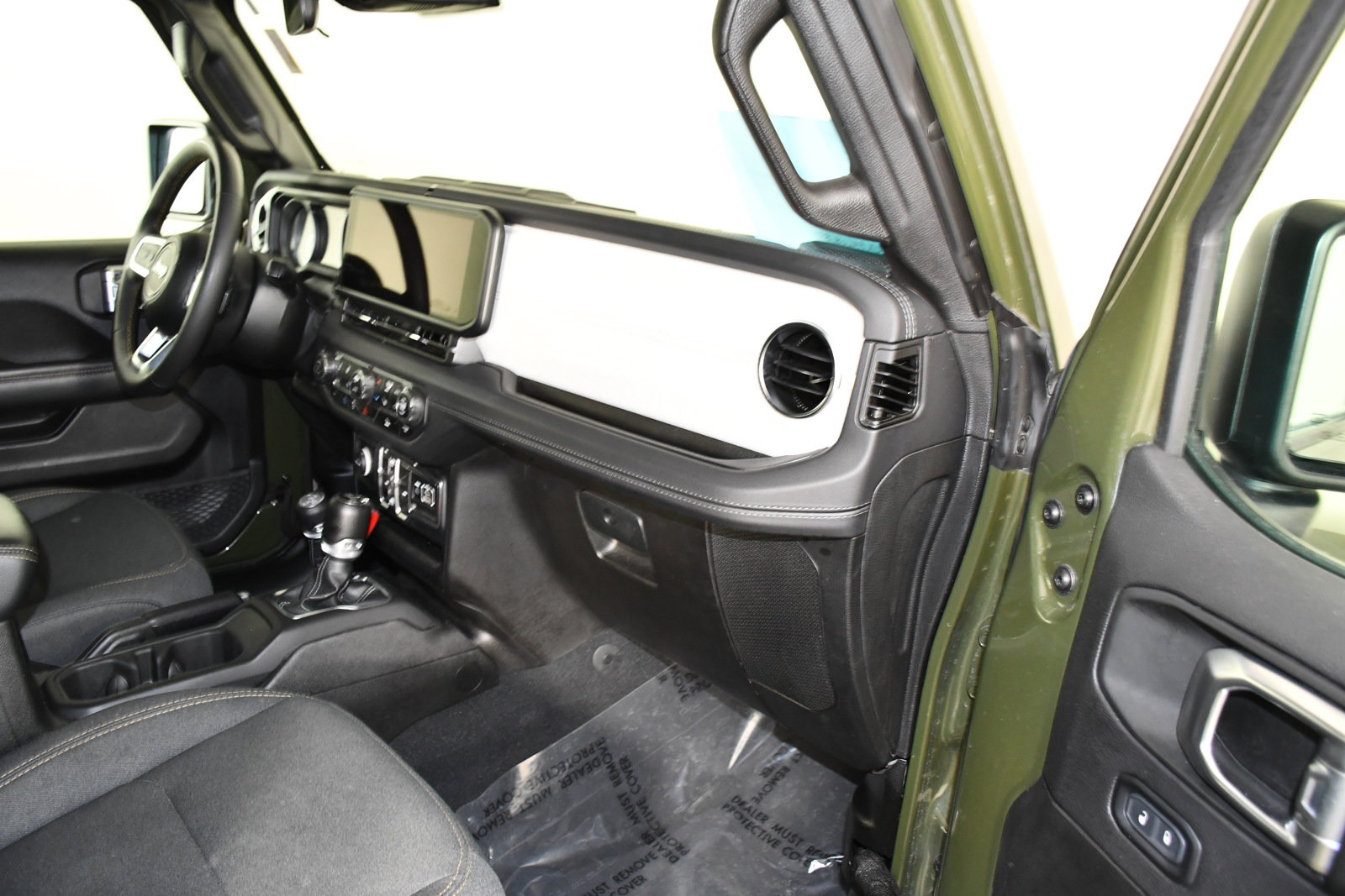 Used 2024 Jeep Wrangler Unlimited Sahara AWD/4WD image 41