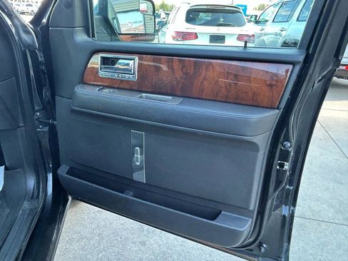 Used 2014 Lincoln Navigator L 4WD image 19