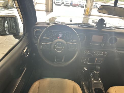 Used 2018 Jeep Wrangler Unlimited Sport image 2