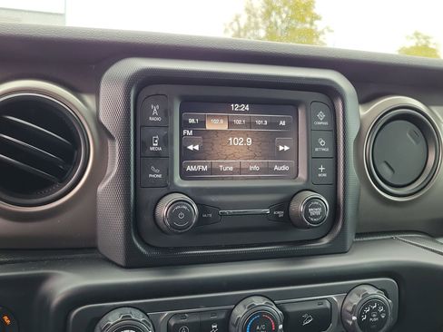 Used 2020 Jeep Wrangler Sport image 28